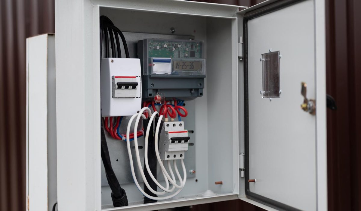 Cajas de Paso: ¿Por qué son esenciales en instalaciones eléctricas?