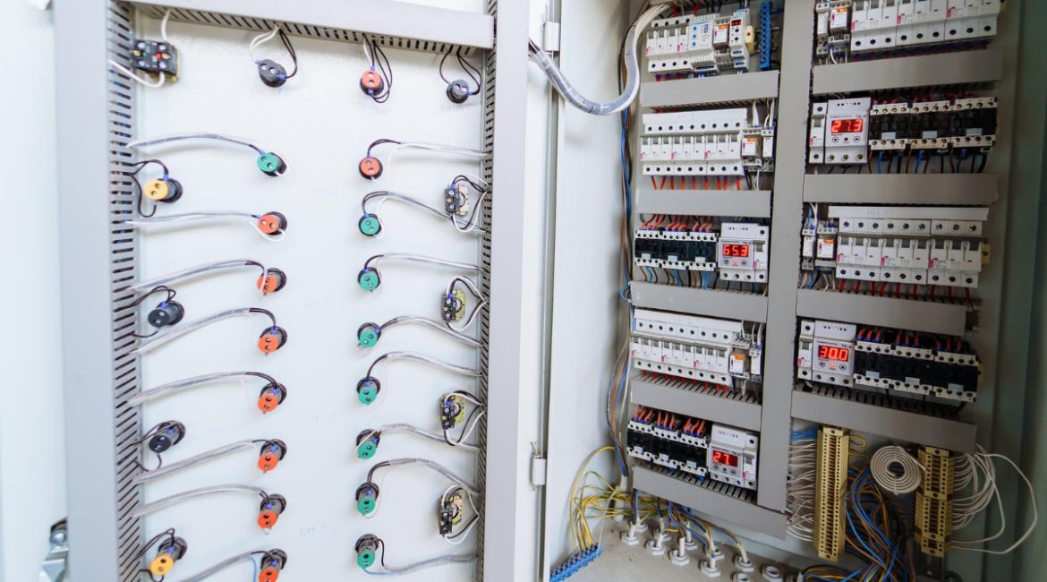8 Ventajas de utilizar tableros de aislamiento en proyectos eléctricos