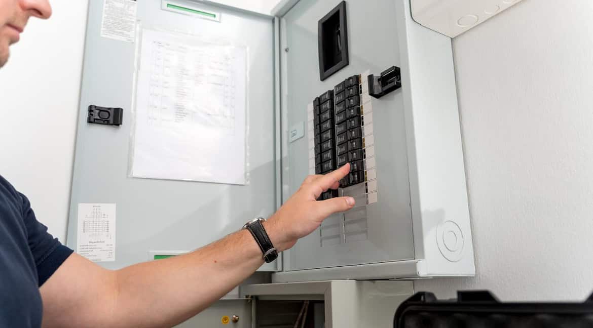 ¿Cuál es la vida útil de un tablero eléctrico?